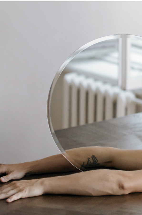Estetica Fluida, Milano Design Week 2023: forearm resting beside a round mirror