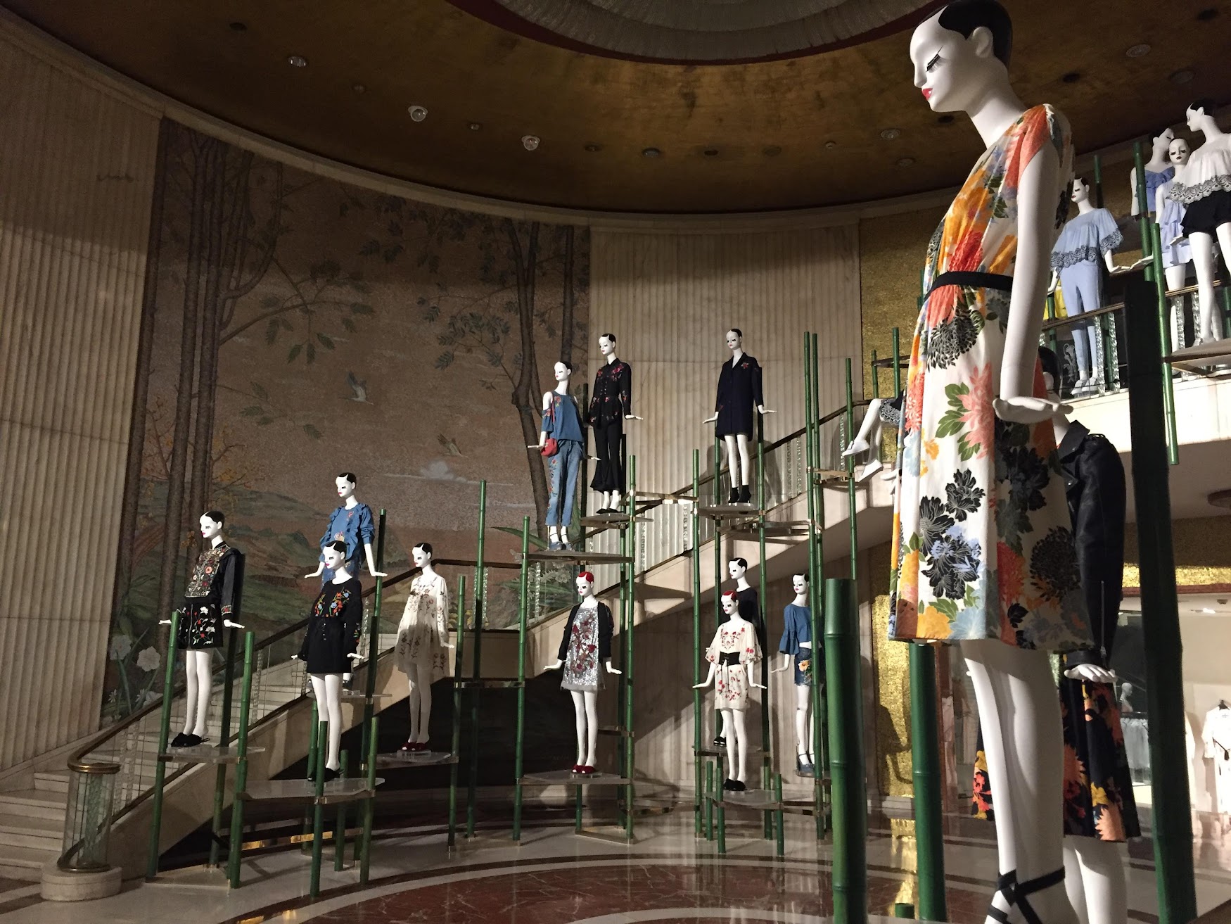 Arc de Triomphe for Zara: mannequins on a spiral staircase structure in the rotunda