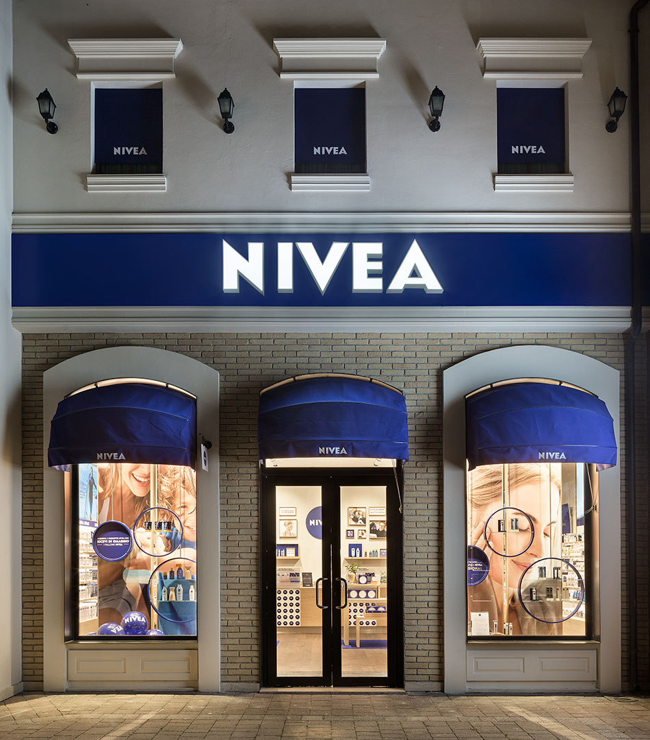 Retail system for NIVEA: shopfront with blue awnings and the NIVEA sign