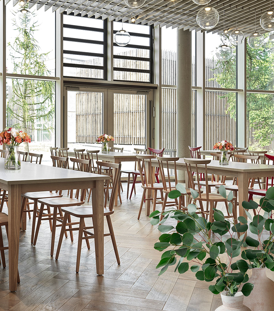 Waldkliniken Eisenberg: dining hall with oak tables and chairs and tall windows