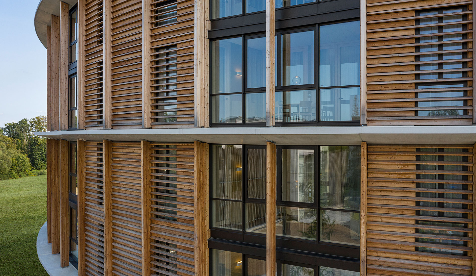 Waldkliniken Eisenberg: facade detail with timber louvres and windows