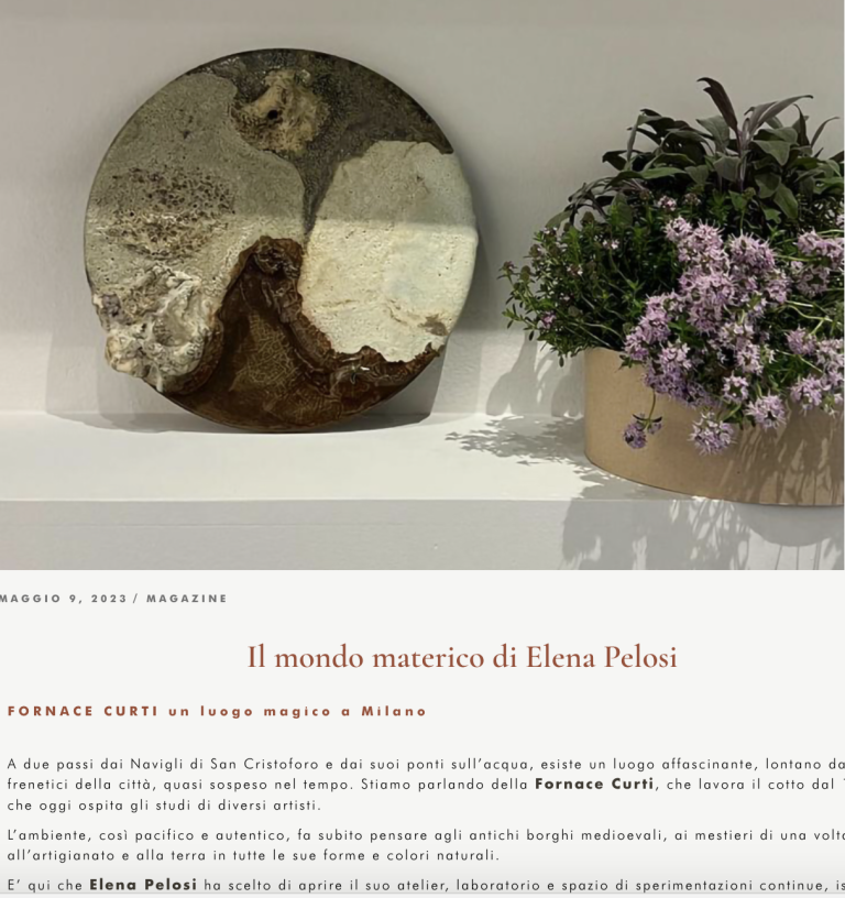The MRV: article 'Il mondo materico di Elena Pelosi' with a round ceramic plaque