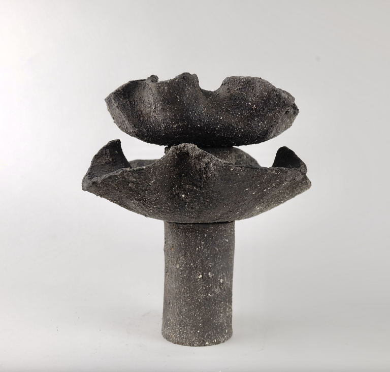 Retention Unit: dark ceramic column with two wavy basins