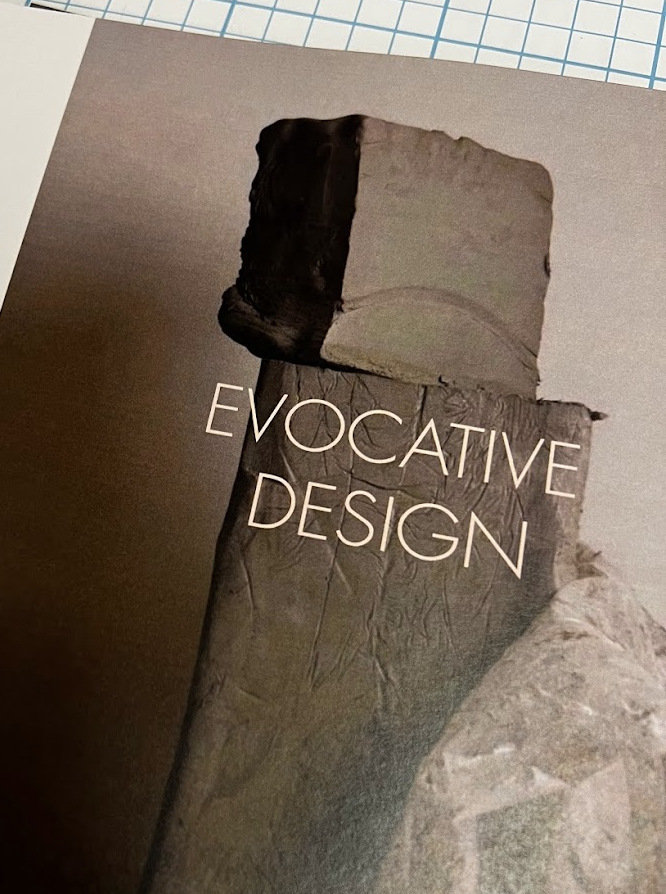 Elena Pelosi Studio: copertina del libretto Evocative Design con una pietra