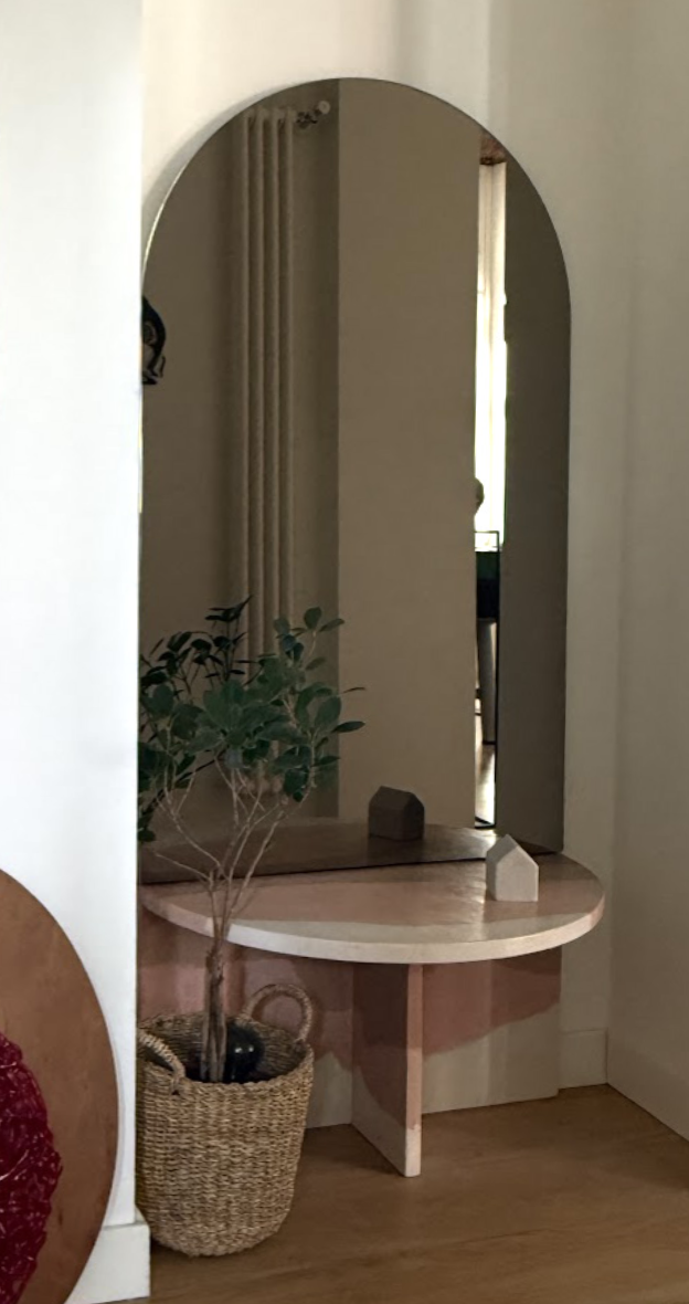 Stratigrafica collection: arched mirror with a semicircular shelf in a hallway