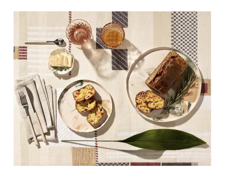 iO Donna: Solstizio Ceramics Collection, contemporary dinnerware table setting