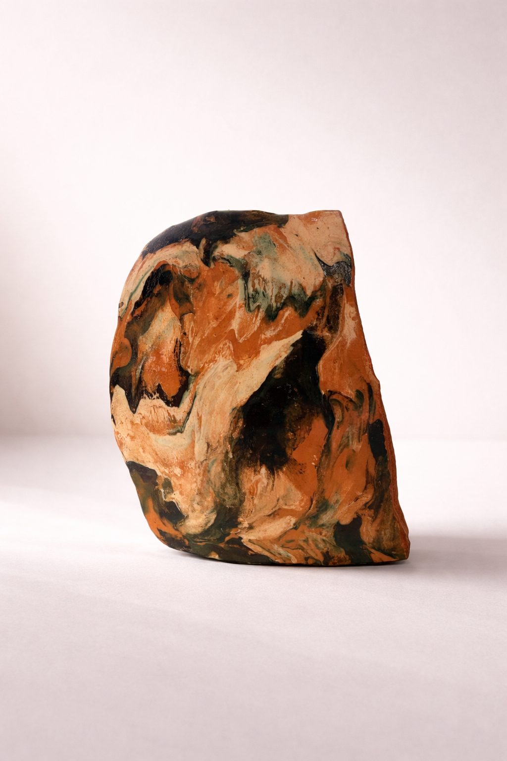 OURO collection: a sculptural fragment of marbled clay in terracotta, black and green by Elena Pelosi.