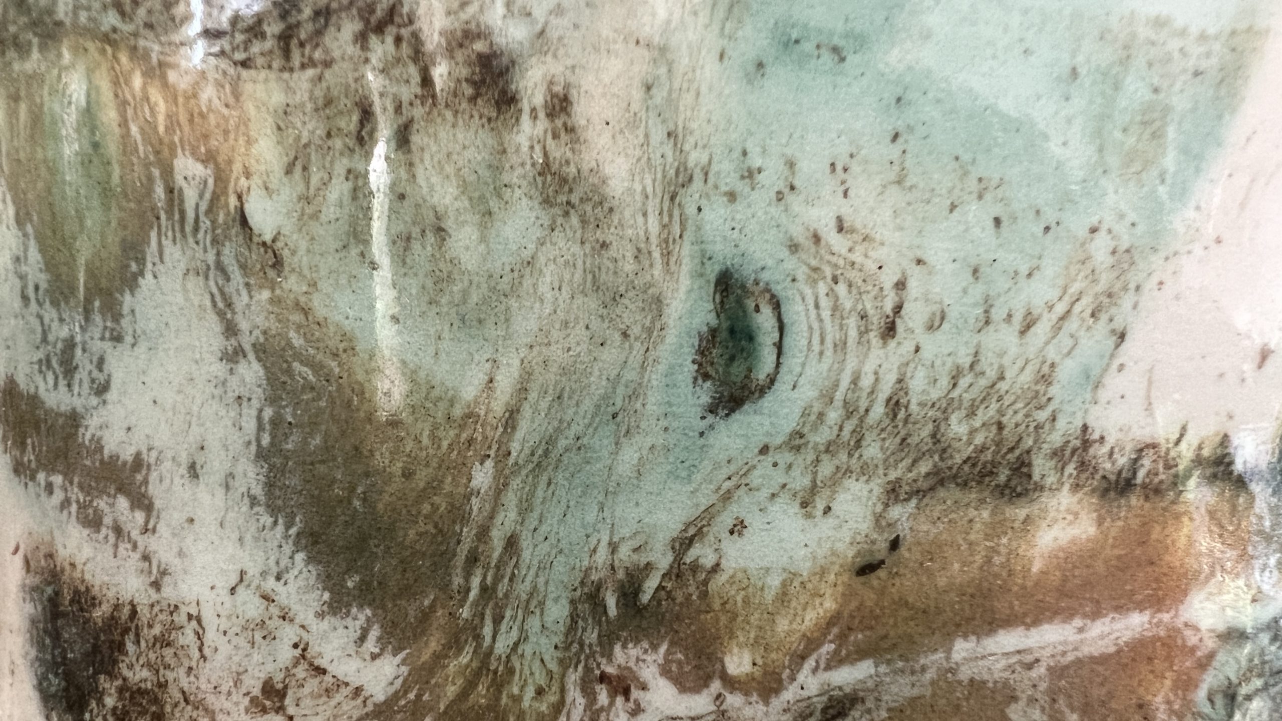 Panta Rei vase collection: close-up of the marbled clay surface