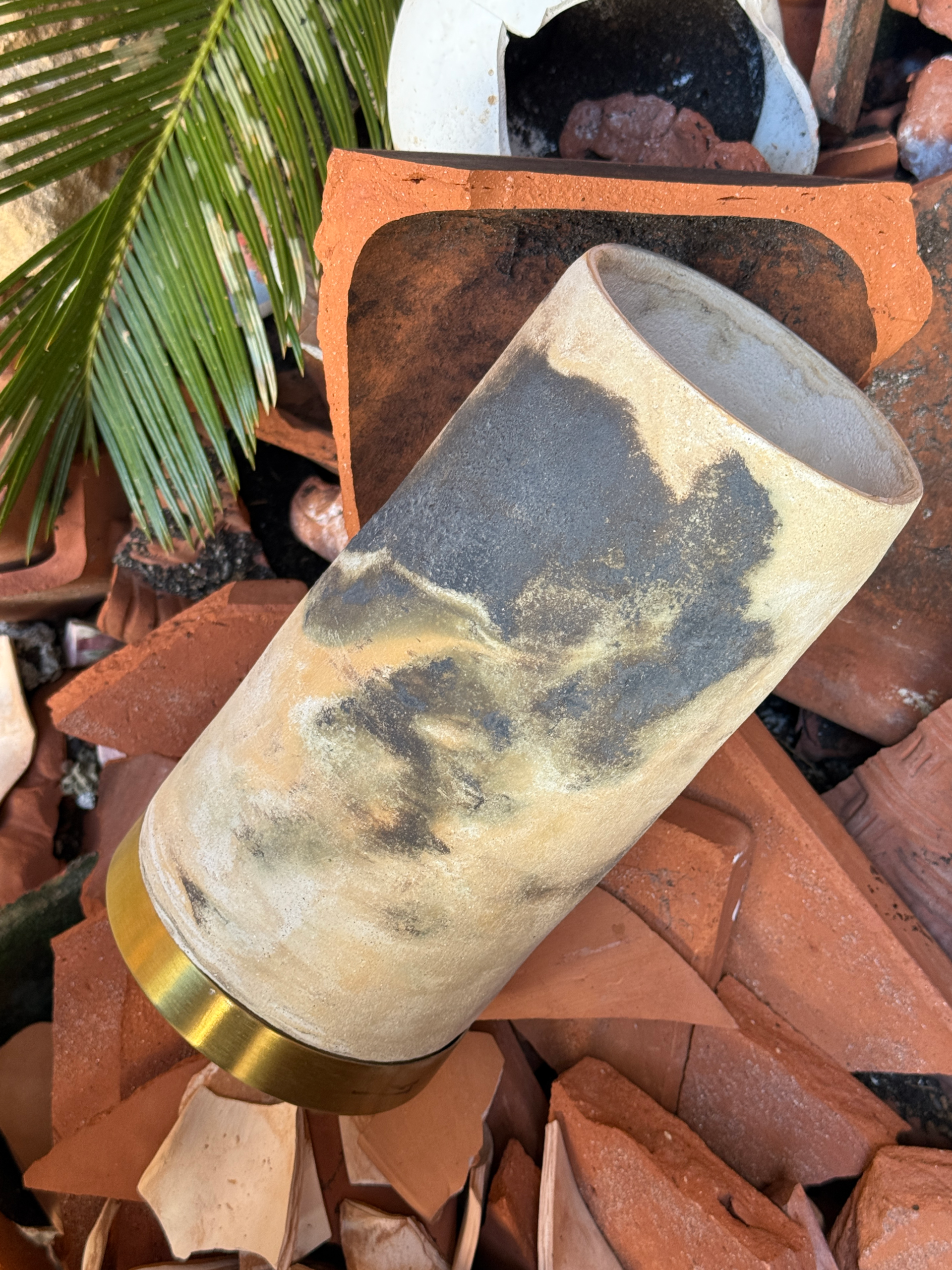 Panta Rei vase collection: marbled cream and grey vase on broken terracotta