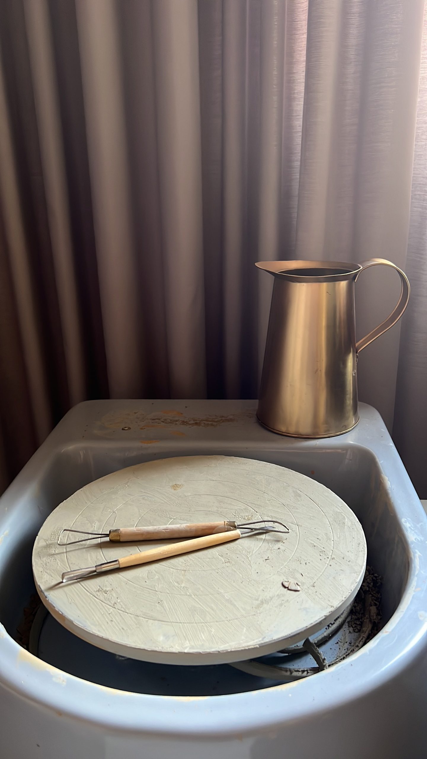 Panta Rei vase collection: plaster bat with modelling tools and a metal jug