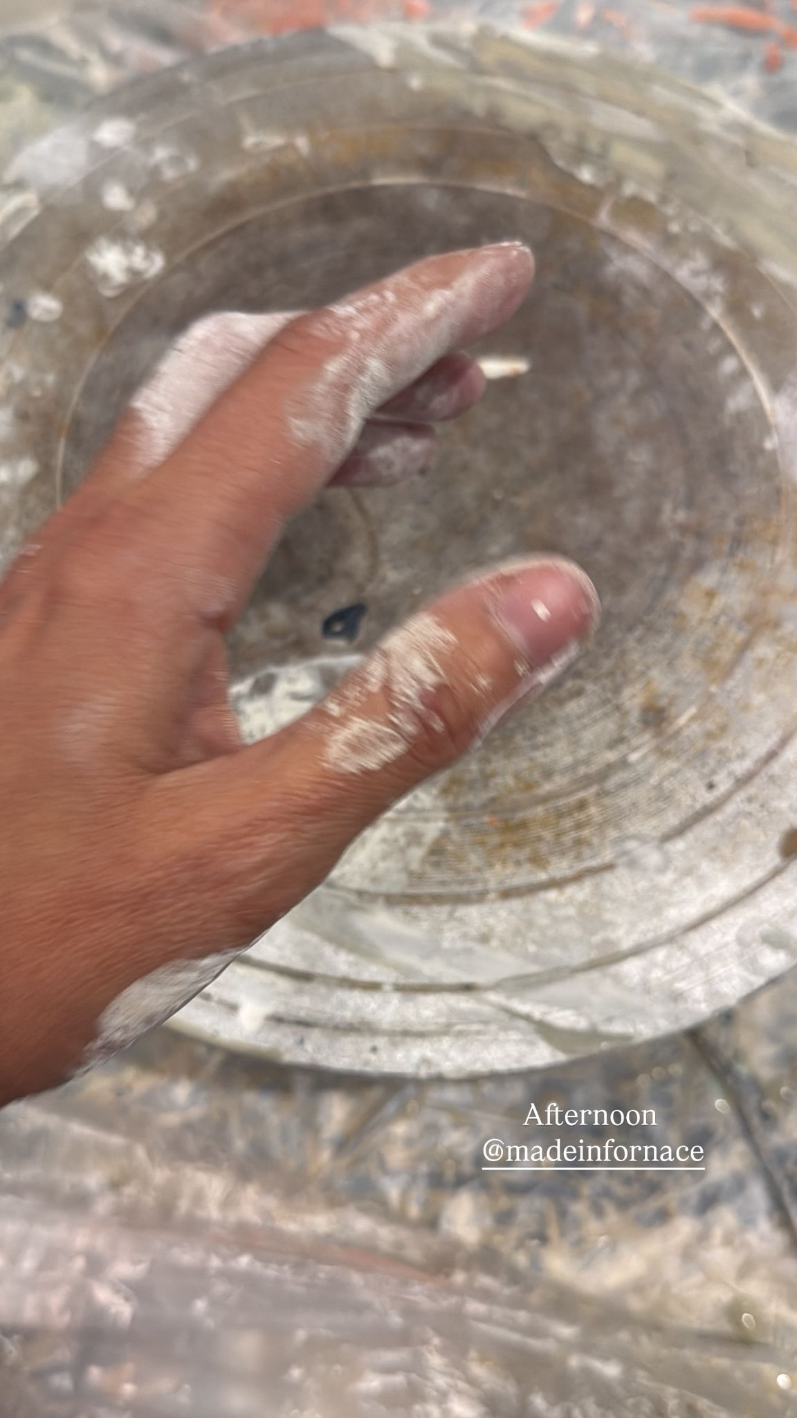 Panta Rei tables: hand smoothing the glaze on a ceramic top